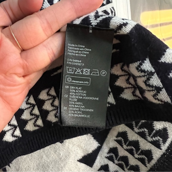 H&M Divided Size M Navy Blue & White Aztec Print Chunky Knit Cardigan Sweater - Picture 10 of 10